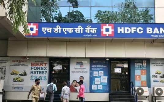 (टीप- शेअर बाजार, म्यूच्यूअल फंड हे जोखमीच्या अधीन असतात. या लेखात दिलेली माहिती ही प्राथमिक स्वरुपाची असून आम्ही कोणताही दावा करत नाही. या लेखामागचा गुंतवणुकीसाठी शिफारस, सल्ला देण्याचा उद्देश नाही. तुम्हाला गुंतवणूक करायची असेल तर या क्षेत्रातील तज्ज्ञांचा सल्ला घ्या.)