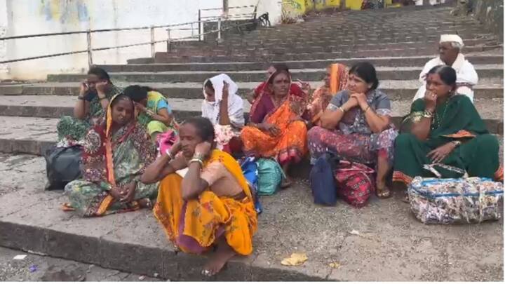 पंढरपूर: पंढरपुरातून एक धक्कादायक घटना समोर आली आहे. चंद्रभागेच्या नदी पात्रात बुडून आज (शनिवारी) सकाळी तीन महिला भाविकांचा मृत्यू झाला आहे.