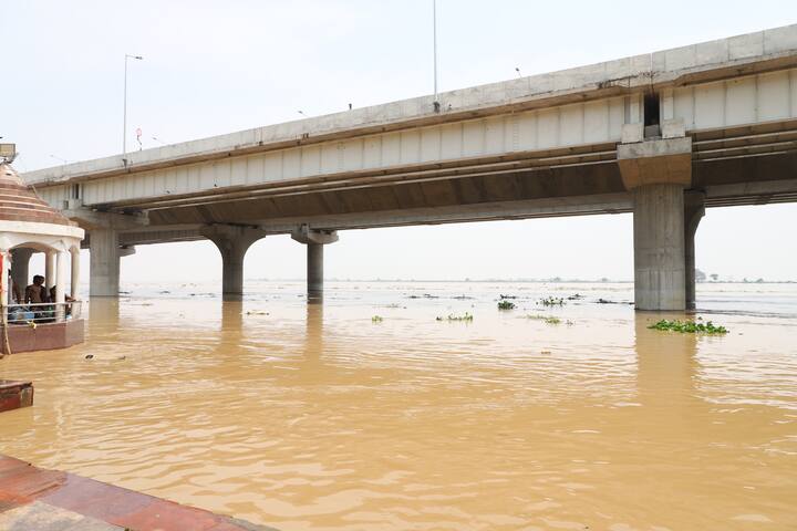 नासरीगंज घाट, गांधी घाट सहित कई स्थानों पर गंगा नदी के जलस्तर में बढ़ोतरी दर्ज की गई है तथा नदी की धारा भी बहुत तेज है. संभावित परिस्थितियों पर पूरी नजर रखें तथा बढ़ते जलस्तर से प्रभावित लोगों को एसओपी के अनुसार जरूरी सहायता उपलब्ध कराएं.