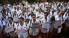 प्रोबेशनवर असलेल्या अधिपरिचारिका संपात सहभागी झाल्यास त्यांची सेवा समाप्त होणार; राज्य सरकारच्या वैद्यकीय संचालनालयाचा इशारा