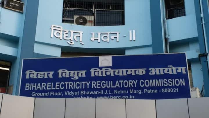 इन बातों के बारे में आप बिजली विभाग से शिकायत कर सकते हैं. लेकिन अगर बावजूद इसके बिल ज्यादा बिल आ रहा है. तो फिर आप ऊर्जा विभाग के उपभोक्ता फोरम या शिकायत पोर्टल पर ऑनलाइन शिकायत भी कर सकते हैं.