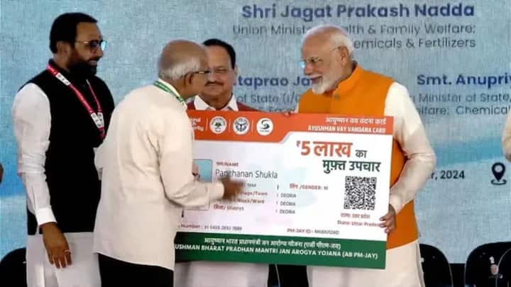अगर आपका आयुष्मान कार्ड खो गया है हां आयुष्मान हेल्प डेस्क पर जाकर अपनी पहचान बताएं. आपका मोबाइल नंबर, आधार कार्ड या नाम देकर आपकी डिटेल्स निकाली जा सकती हैं. अस्पताल के सिस्टम में आपका रजिस्ट्रेशन मौजूद होता है.