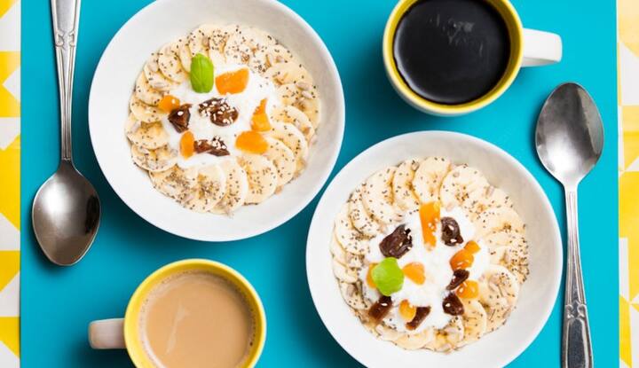 ब्लोटिंग से बचने के लिए आप हाई फाइबर और हाई फैट वाले फूड से परहेज कर सकते हैं. बहुत ज्यादा फाइबर और फैट कुछ लोगों के लिए ब्लोटिंग का कारण बन सकते हैं. इसलिए अपनी लिमिट को पहचान कर संतुलित बनाए रखने की कोशिश करें.