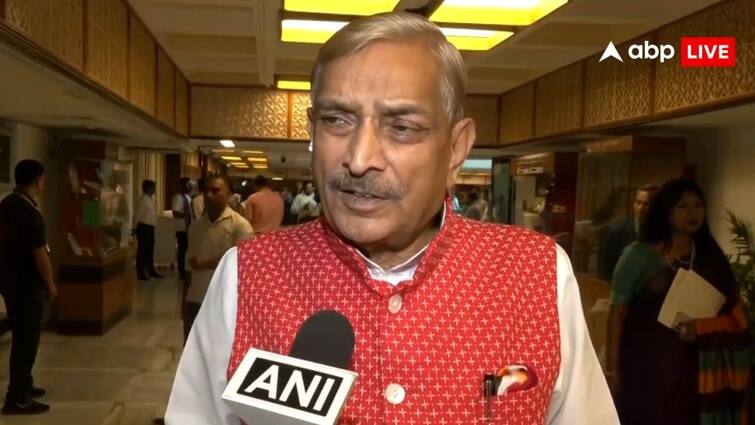 Parliament Monsoon Session Congress MP Pramod Tiwari target PM Modi UK Maldives Visit asks to check attendance मानसून सत्र के बीच पीएम मोदी का विदेश दौरा, कांग्रेस बोली- 'एक बार संसद में अपनी अटेंडेंस देख लें'