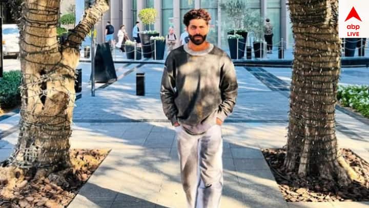 তারকা ভারতীয় অলরাউন্ডার রবীন্দ্র জাডেজা। ইংল্যান্ডের বিরুদ্ধে পাঁচ ম্য়াচের টেস্ট সিরিজে এই মুহূর্তে খেলছেন সৌরাষ্ট্রের ক্রিকেটার।