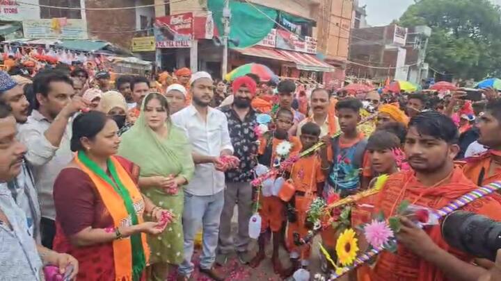 हिंदू-मुस्लिम के बीच जो फासले कुछ लोग पैदा करना चाहते हैं, उन्हें खत्म करने की जरूरत है. हम कल भी भाई थे, आज भी भाई हैं और कल भी रहेंगे. यही प्रयागराज की पहचान है.