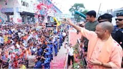 CM योगी ने कांवड़ियों पर की पुष्प वर्षा, कहा- कांवड़ यात्रा को बदनाम करने वालों को करें बेनकाब