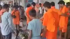 ஊரே பார்க்க, சிஆர்பிஎஃப் வீரரை சரமாரியாக தாக்கிய பக்தர்கள் - சின்ன பையன் உதைக்கும் வீடியோ