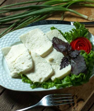 ਸਾਵਧਾਨ! ਕੱਚਾ ਪਨੀਰ ਹਰ ਕਿਸੇ ਲਈ ਨਹੀਂ – ਜਾਣੋ ਕਿਹੜੇ ਲੋਕਾਂ ਨੂੰ ਇਸ ਤੋਂ ਰਹਿਣਾ ਚਾਹੀਦਾ ਦੂਰ