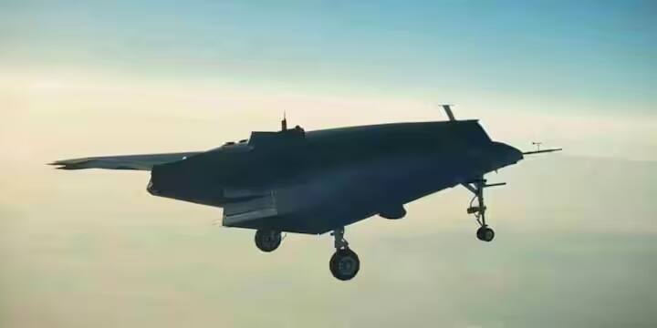 પરંતુ આ નવા ડ્યુઅલ સ્ટીલ્થ ડ્રોનમાં આ બંને ટેકનોલોજીથી બચવાની ક્ષમતા છે, જેનાથી તે યુદ્ધના મેદાનમાં લાંબા સમય સુધી રહી શકે છે અને વધુ અસરકારક રીતે હુમલો કરી શકે છે.