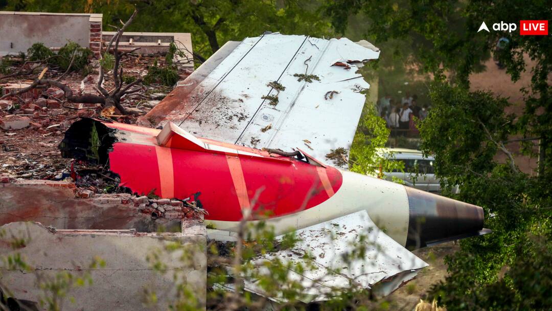 air india plane crash Expert says Mathematical Debunking Of Air India Crash Theory  Captain Eshan Khalid opinion आखिर एक सेकंड में दोनों इंजन के फ्यूल स्विच कैसे ऑफ हो गए? Air India हादसे की रिपोर्ट पर एविएशन एक्सपर्ट ने क्या बताया