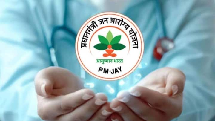 यही कार्ड अस्पताल में दिखाकर आप मुफ्त इलाज का फायदा ले सकते हैं. कार्ड बनवाने के लिए सरकार ने ऑनलाइन और ऑफलाइन दोनों तरह के ऑप्शन दिए हैं. लेकिन अगर कभी कार्ड खो जाए तो चिंता करने की जरूरत नहीं है.