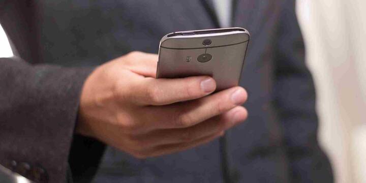 SMS भेजने के कुछ ही पलों बाद आपके पास एक रिप्लाई आएगा जिसमें फोन की स्थिति के बारे में बताया जाएगा. अगर फोन वैध है तो उसकी डिटेल्स आ जाएंगी जैसे ब्रांड, मॉडल और एक्टिवेशन स्टेटस. अगर वह चोरी का है या ब्लैकलिस्टेड है तो