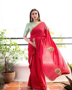 कैटरीना कैफ, आलिया भट्ट और काजोल जैसा निखरेगा आपका लुक, जब पहनेंगी इनके जैसी 'बांधनी साड़ी'