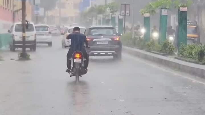 Gujarat Rain: ગુજરાતમાં હાલ છૂટાછવાયા વરસાદી ઝાપટાં વરસી રહ્યા છે, ત્યારે હવામાન વિભાગે આગામી 6 દિવસ માટે, એટલે કે 27 જુલાઈ, 2025 સુધી, હળવાથી ભારે વરસાદની આગાહી કરી છે.