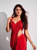 Nidhhi Agerwal: రెడ్ శారీలో అందాల 'నిధి' - పవన్ 'హరిహర వీరమల్లు' హీరోయిన్ లేటెస్ట్ క్యూట్ ఫోటోస్