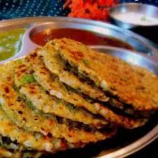 गव्हाचं की नाचणीचं थालिपीठ? जाणून घ्या कोणतं आरोग्यासाठी उत्तम!