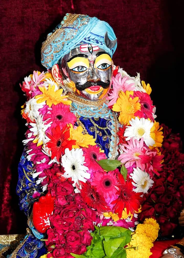 सीएम मोहन यादव ने लिखा, बाबा महाकाल की नगरी उज्जैन प्राचीन काल से ही काल गणना का केंद्र रही है. 21 जून व 22 दिसंबर को शंकु यंत्र से देखें तो सूर्य की छाया निश्चित रेखा से बाहर नहीं जाती, जो विश्व के किसी अन्य स्थान पर संभव नहीं है.