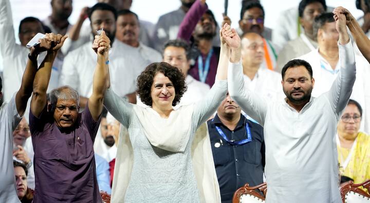 खास बात ये रही कि इस सर्वे को करने वाले 98 दलित कार्यकर्ता ही थे. इस सर्वे में बिहार की 23 दलित जातियों, खासकर दुसाध 31 प्रतिशत, रविदास/चर्मकार 30.72 प्रतिशत और मुसहर 17.08 प्रतिशत को शामिल किया गया. दिवंगत रामविलास पासवान को 52.35 प्रतिशत दलितों ने सबसे बड़ा दलित नेता चुना है. चिराग पासवान 25.88 प्रतिशत समर्थन के साथ दलितों में दूसरे सबसे पसंदीदा नेता बने हैं.