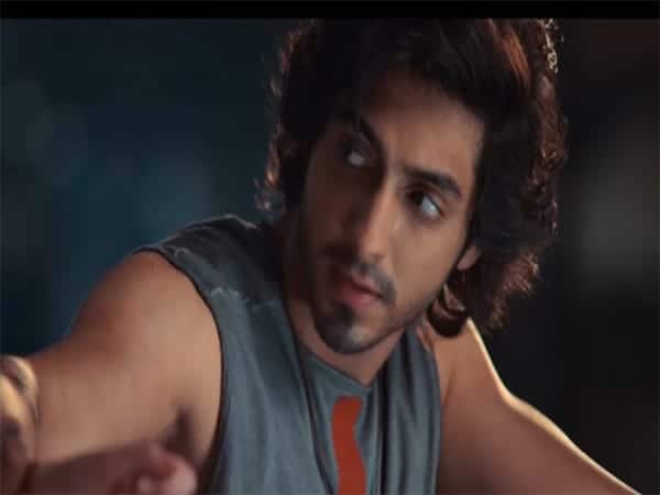 आजकल अहान पांडे हर जगह छाए हुए हैं. चाहे एंटरटेनमेंट इंडस्ट्री के लोग हों या आम आदमी सभी की जुबान पर अभी सिर्फ अहान का नाम है. पहले दिन सैयारा ने 22 करोड़ का कलेक्शन कर सभी स्टार किड के ओपनिंग डे कलेक्शन का रिकॉर्ड तोड़ दिया है.