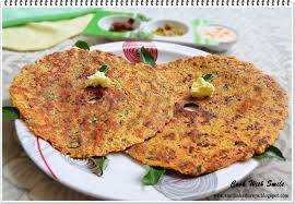 दोन्ही थालिपीठांमध्ये तुम्ही भरपूर भाज्या (कांदा, मेथी, पालक, गाजर) घालून त्याची पौष्टिकता वाढवू शकता. सोबत लसणाची चटणी, लोणचं किंवा ताक दिल्यास पचनासाठीही फायदेशीर ठरतं.