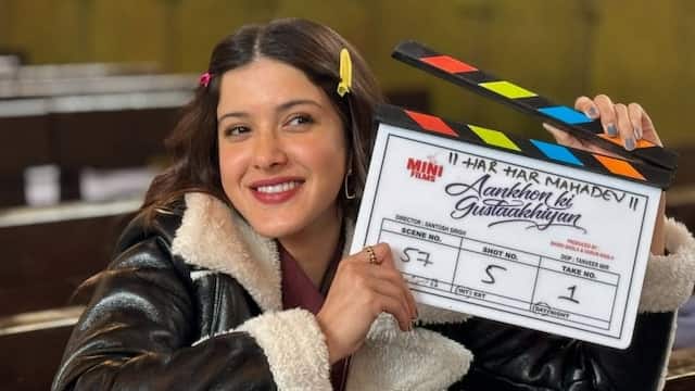 Shanaya Kapoor has recently entered the Hindi film industry. He made his debut with 'Eyes Ki Gustakhiyan'. This film had deposited only 35 lakh rupees in its account on the first day.