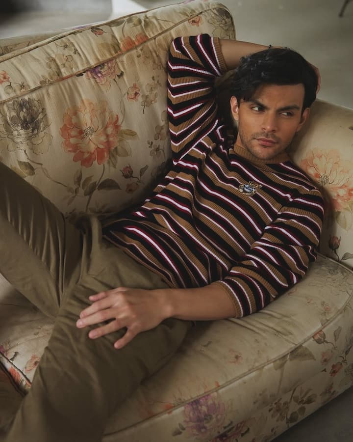 Veer does business along with acting. He has also started a company called Indiawin Gaming in association with his brother Shikhar Pahadia which makes games.