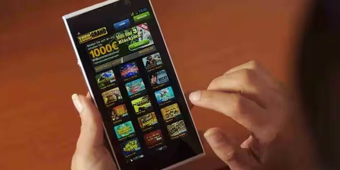 TikTok, AliExpress અને WeChat જેવી લોકપ્રિય ચાઇનીઝ એપ્લિકેશનો ફરી એકવાર વિવાદમાં છે.આ એપ્લિકેશનો પર યુઝર્સની પર્સનલ માહિતી ચોરી કરવાનો અને EU ના ડેટા ગોપનીયતા નિયમોનું ઉલ્લંઘન કરવાનો આરોપ મૂકવામાં આવ્યો છે.