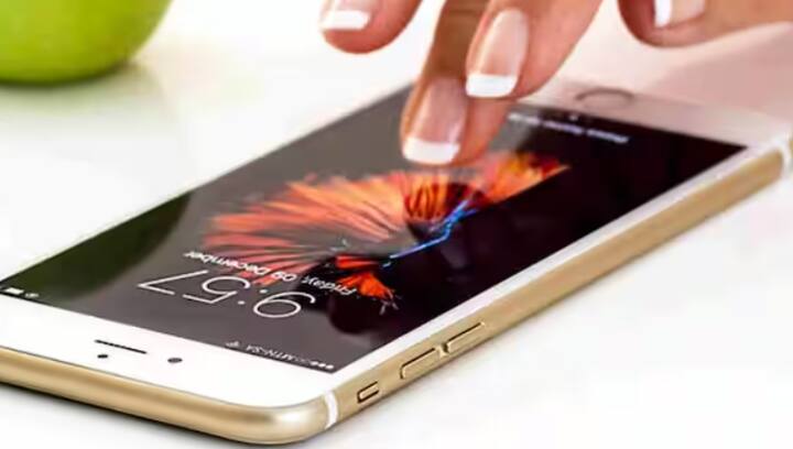 ਜੇਕਰ ਤੁਸੀਂ ਬਿਨਾਂ ਜਾਂਚ ਕੀਤਿਆਂ ਸੈਕਿੰਡ ਹੈਂਡ ਫੋਨ ਖਰੀਦਦੇ ਹੋ ਅਤੇ ਇਹ ਚੋਰੀ ਦਾ ਨਿਕਲਦਾ ਹੈ, ਤਾਂ ਤੁਹਾਨੂੰ ਕਾਨੂੰਨੀ ਕਾਰਵਾਈ ਦਾ ਸਾਹਮਣਾ ਕਰਨਾ ਪੈ ਸਕਦਾ ਹੈ। ਇਸ ਸਧਾਰਨ ਟ੍ਰਿਕ ਨਾਲ, ਤੁਸੀਂ ਇਸ ਜੋਖਮ ਤੋਂ ਬਚ ਸਕਦੇ ਹੋ ਅਤੇ ਸਹੀ ਡਿਵਾਈਸ ਖਰੀਦ ਸਕਦੇ ਹੋ।