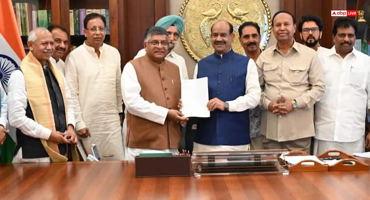 जस्टिस यशवंत वर्मा के खिलाफ महाभियोग की तैयारी! 145 सांसदों ने किए हस्ताक्षर, दोनों सदनों के स्