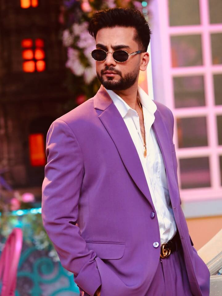 यूट्यूब के पॉपुलर यूट्यूब और बिग बॉस ओटीटी 2 के विनर एल्विश यादव ने इस बार लाफ्टर शेफ्स के सीजन 2 से टेलीविजन में एंट्री मारी है. इस शो से वो 2 लाख पर एपिसोड कमा रहे हैं.