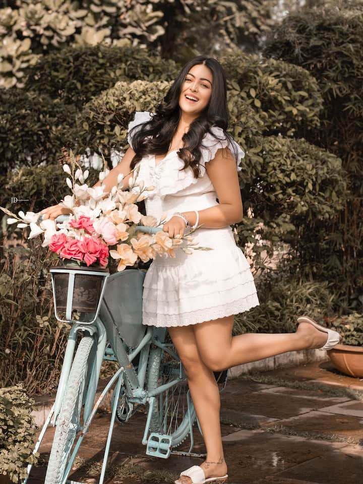 शीजान ने अपनी बहन शफक नाज के बारे में कहा था कि वो नजरों से गिर चुकी हैं.