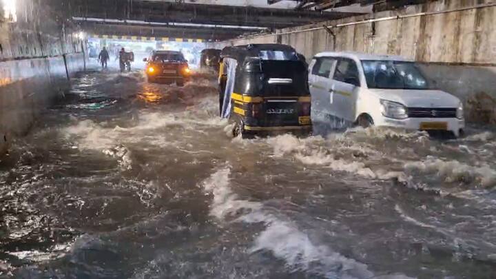 पुढे आलेल्या माहितीनुसार, मुंबई पूर्व उपनगरात ही सकाळपासून जोरदार पाऊस कोसळतो आहे. यामुळे सखल भागात पाणी भरण्यास सुरुवात झाली आहे. घाटकोपर रेल्वे स्थानकातून ये जा करणाऱ्या चाकरमण्याना यामुळे दोन ते तीन फूट पाण्यातून प्रवास करावा लागतो आहे.