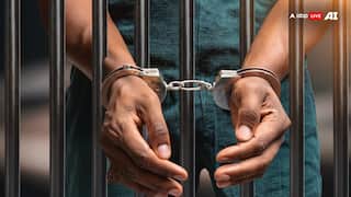 Famous Youtuber Arrest: ਮਸ਼ਹੂਰ ਯੂਟਿਊਬਰ ਨੂੰ ਪੁਲਿਸ ਨੇ ਕੀਤਾ ਗ੍ਰਿਫ਼ਤਾਰ, ਜਾਣੋ ਕਿਉਂ ਕੀਤੀ ਕਾਰਵਾਈ? ਪ੍ਰਸ਼ੰਸਕਾਂ ਦੇ ਉੱਡੇ ਹੋਸ਼...