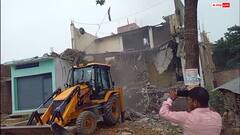 हरितालिका तीज पर उजड़ा आशियाना, कुशीनगर में HC के आदेश पर 8 घरों पर चला बुलडोजर