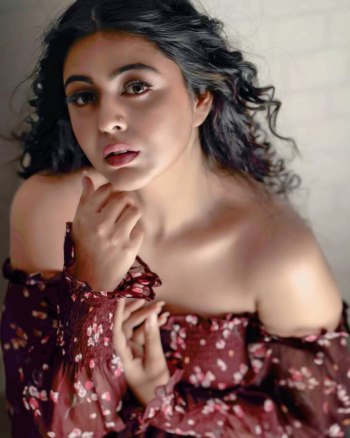 अपने परिवार से शफक ने सारे रिश्ते खत्म कर लिए हैं. शफक की बहन का नाम फलक नाज है और उनके भाई शीजान खान हैं.