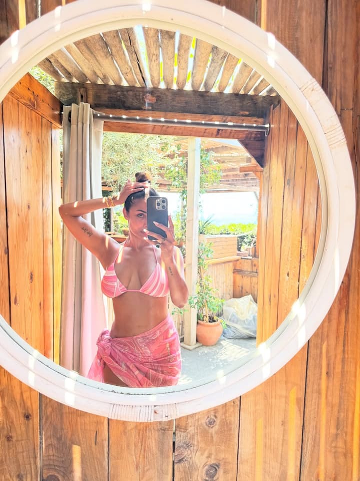 Among the many glimpses she shared, one delightful picture showed Malaika enjoying baked treats with a scenic view in the background. She also gave fans a peek into the region’s lush vineyards and charming local wine shops—each stop showcasing the rich, rustic charm of Tuscany. (All Image: Malaika Arora/Instagram.)