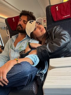 Train में Romance, सोनाक्षी-जहीर को भाया स्विट्जरलैंड, ट्रेन में दिखा कपल का कूल अंदाज