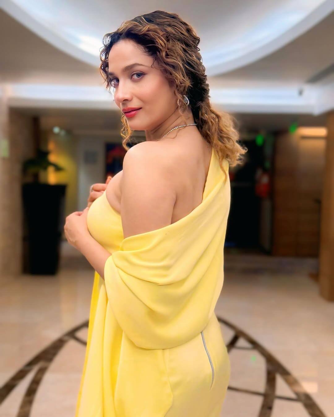 Actress Ankita Lokhande, who has gained popularity from holy relationship, is also seen in this show. She is earning 3 lakh rupees from this show.