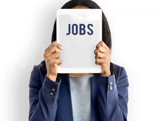 ઓનલાઈન અરજી કરવા માટે સત્તાવાર વેબસાઇટ indianbank.in ની મુલાકાત લો. હોમપેજ પર 