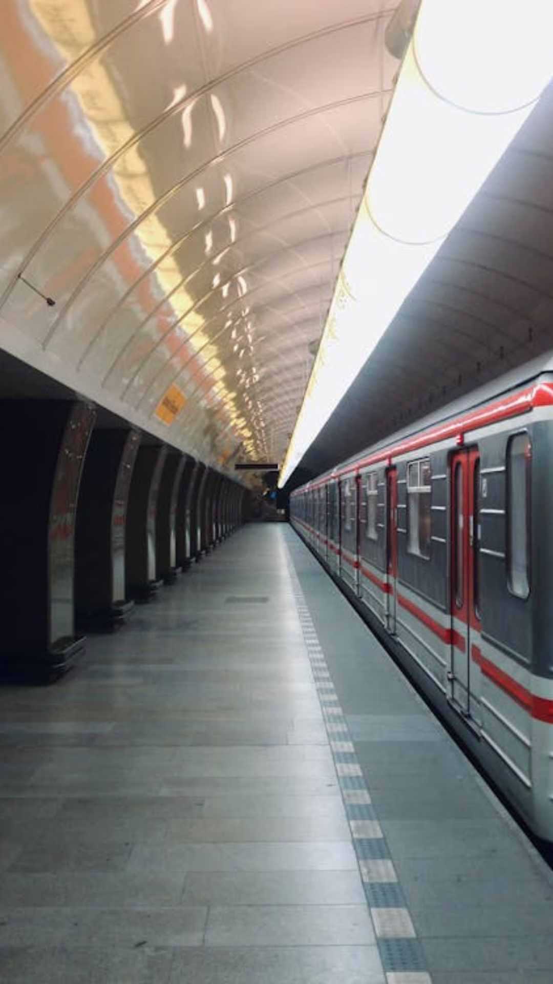 मेट्रो आज ज्यादातर लोगों की लाइफ लाइन बन चुकी है
