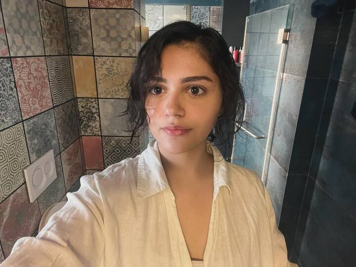 हालांकि पढ़ाई के अलावा वो सिंगिंग में भी माहिर हैं.