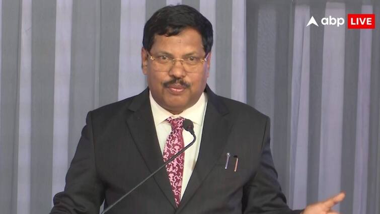 Supreme Court CJI BR Gavai reprimanded petitioner who called Justice Yashwant Verma as Verma says He is not your friend ann Supreme Court: 'वह अभी भी जज हैं, आपके दोस्त नहीं', जस्टिस वर्मा को सिर्फ 'वर्मा' कहा तो याचिकाकर्ता पर भड़के CJI