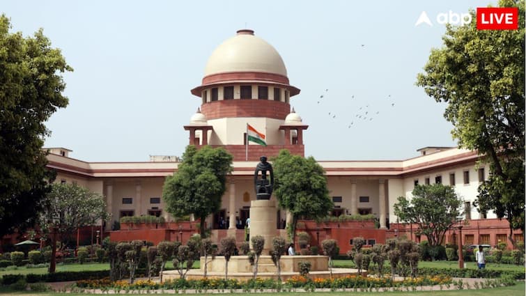 Supreme court on make owners display their names and address outside shops sought response from govt ann Supreme court: दुकानों के बाहर दुकानदार का नाम-पता स्पष्ट रूप से लिखने की मांग, सुप्रीम कोर्ट ने सरकार से मांगा जवाब