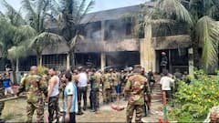 आग के समंदर में डूबा ढाका का कॉलेज, चारों ओर मची चीख-पुकार... देखें बांग्लादेश एयरफोर्स के फाइटर जेट क्रैश की तस्वीरें