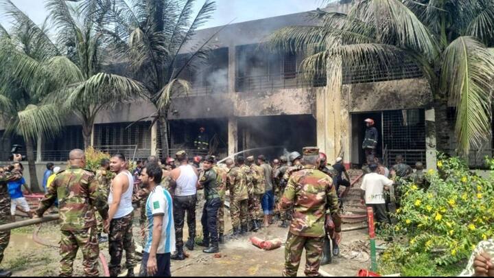 ढाका ट्रिब्यून की रिपोर्ट के मुताबिक बचाव कार्य के लिए उत्तरा, टोंगी, पल्हबी, कुरमिटोला, मीरपुर और पूर्वाचल फायर स्टेशनों की 8 यूनिट मौके पर काम कर रही है. प्रत्यक्षदर्शियों के अनुसार, विमान अचानक तेज आवाज के साथ स्कूल की इमारत से टकरा गया, जिससे छात्रों और कर्मचारियों में दहशत फैल गई.