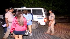 અમદાવાદના સાણંદમાં દારૂની મહેફિલ માણતા 39થી વધુ નબીરાઓ ઝડપાયા, જાણો દારૂ પાર્ટીમાંથી ઝડપાયેલા તમામના નામ?