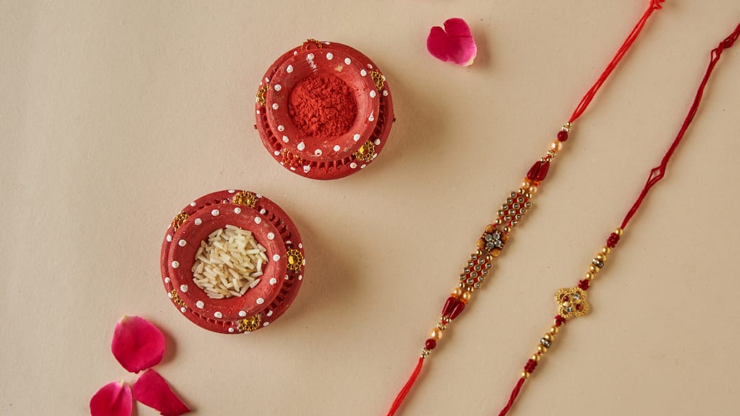 Raksha Bandhan 2025: રક્ષાબંધન પર ભૂલથી પણ ભાઈને ન બાંધો આ પ્રકારની રાખડીઓ, મળશે અશુભ પરિણામ Raksha Bandhan 2025 Do not tie these types of rakhis on raksha bandhan Raksha Bandhan 2025: રક્ષાબંધન પર ભૂલથી પણ ભાઈને ન બાંધો આ પ્રકારની રાખડીઓ, મળશે અશુભ પરિણામ