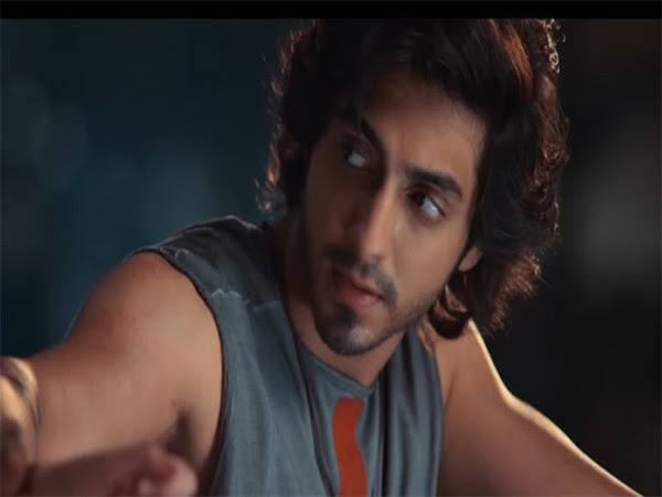 सैयारा में धमाकेदार डेब्यू कर अहान पांडे हर जगह छाए हुए हैं. लेकिन इस फिल्म में एक और अभिनेता भी है जिन्होंने अपने बेहतरीन परफार्मेंस से ऑडियंस का दिल जीता.