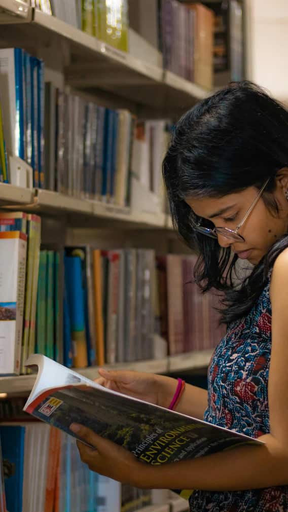 इंजीनियरिंग के लिए ये हैं 10 सबसे सस्ती यूनिवर्सिटीज